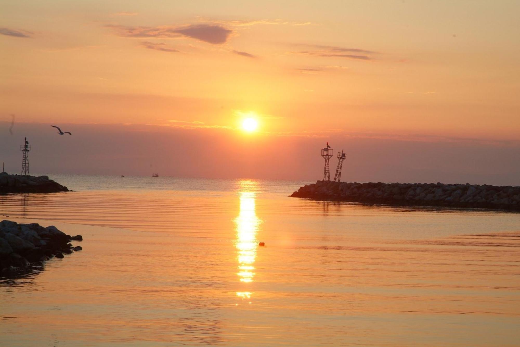 Hotel Platon Beach Олимпиаки-Акти Экстерьер фото